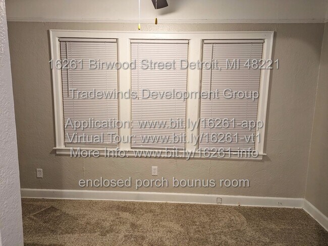 Building Photo - 16261 Birwood 3bed/1 bath with formal dini...