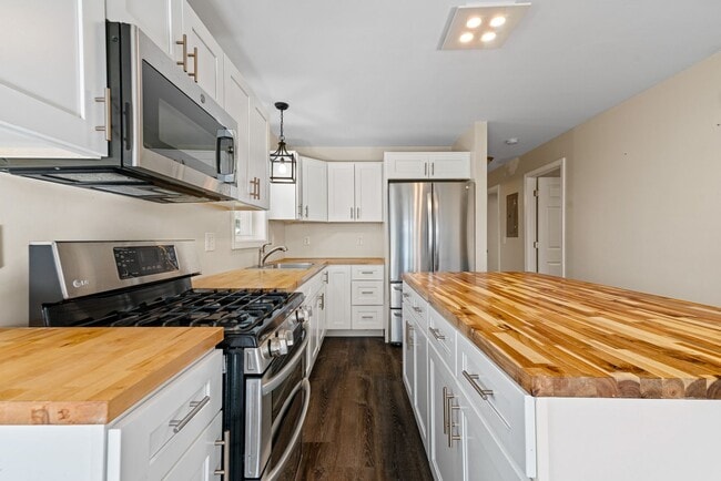 3 1/2 Baltimore Street - 3 1/2 Baltimore Street Apartment