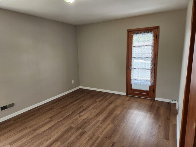 Foto del edificio - 7717 Kenton Ave