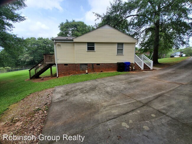 Building Photo - 3 br, 1.5 bath House - 6 Copeland Ct