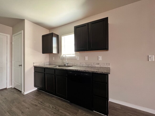 Foto del edificio - Pre leasing now for 4/1/2026