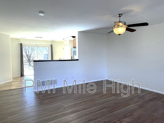 Foto del edificio - 7983 Emerson Ave