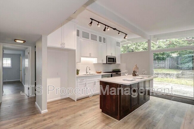 Foto del edificio - 7676 Eastgate Ave
