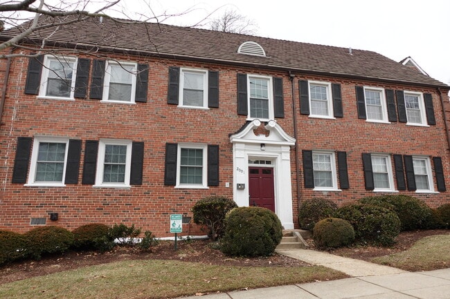 Photo - 2001 Fort Davis St SE House