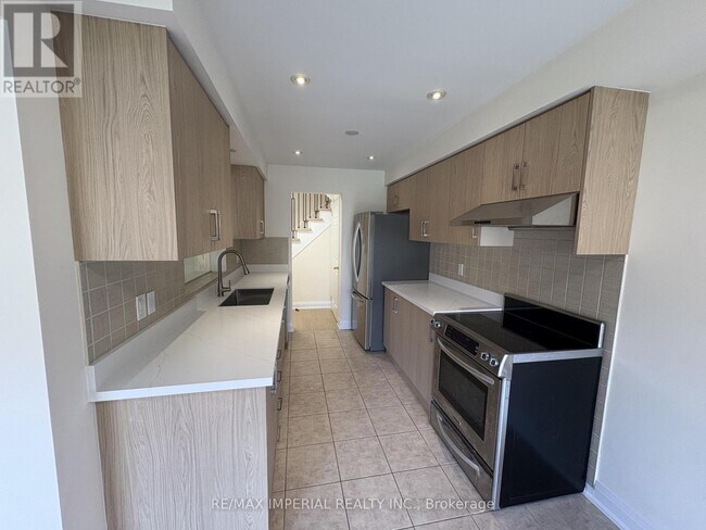 Building Photo - 70 Maffey Crescent