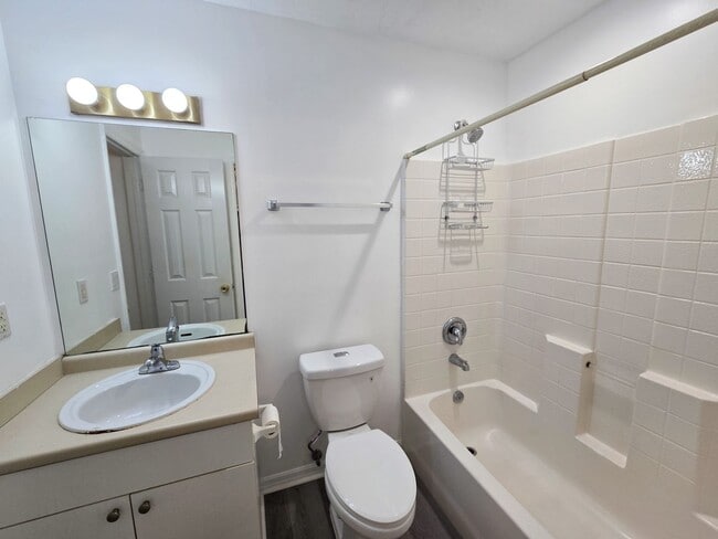 Building Photo - 2 Bedroom 2 Bath w Bonus Room