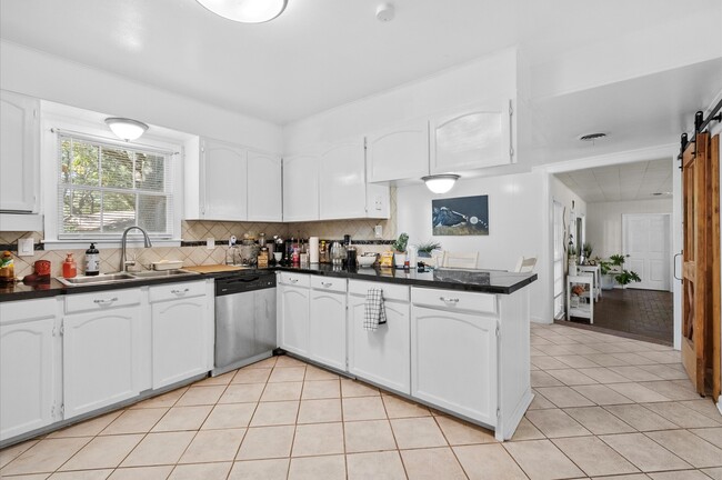 Building Photo - 1106 Oriole Ln