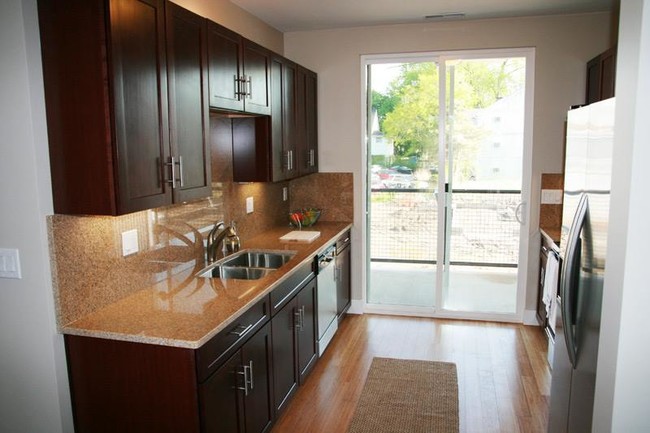 Kitchen - Spicer Village Townhomes and Apartments