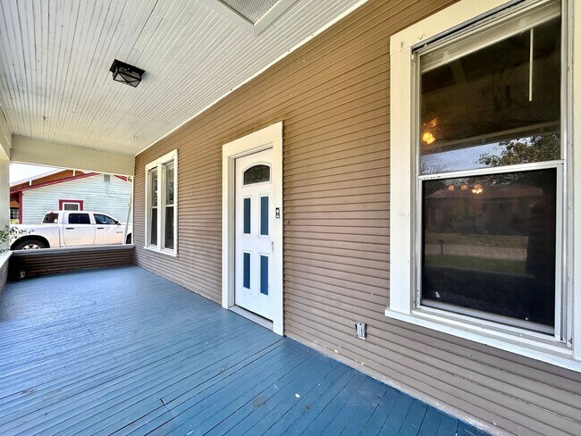 Foto del edificio - Inviting 2BR/1BA Single-Level Home with Po...