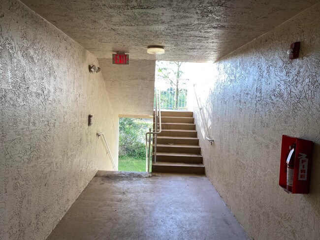 Building Photo - 8975 Okeechobee Blvd