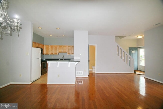 Building Photo - 1401 Naomi's Ct