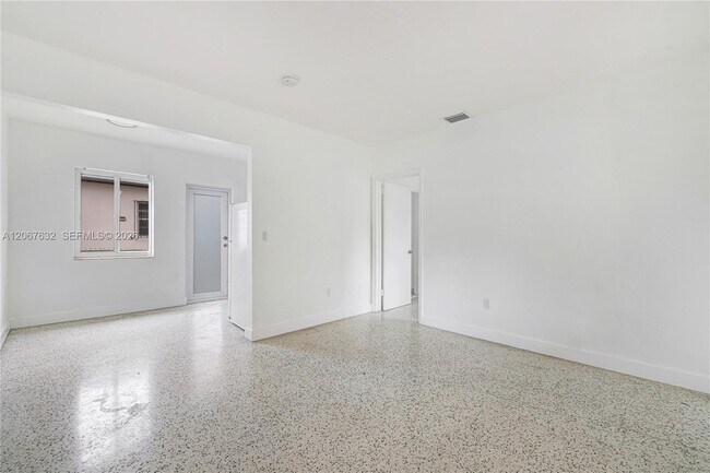 Building Photo - 1202 NW 34th St