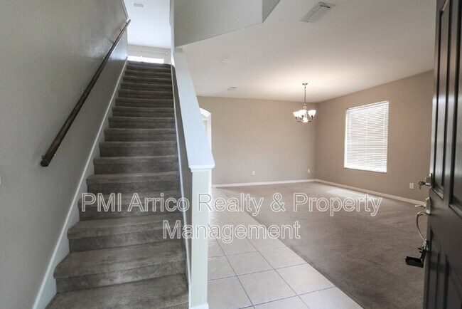 Foto del edificio - 9018 Pinebreeze Dr