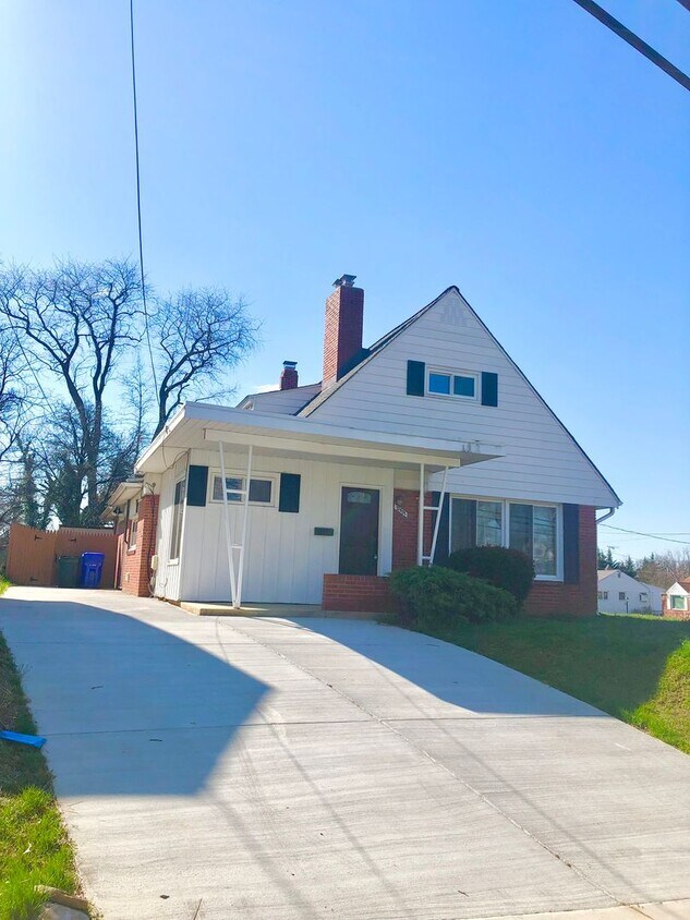 Foto principal - Beautiful 4 Bedroom SFH in Silver Spring!