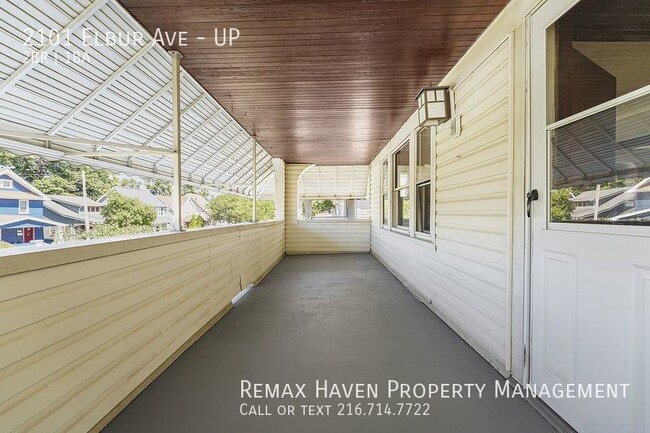 Building Photo - 2101 Elbur Ave.UP, Lakewood -Spacious 2 be...