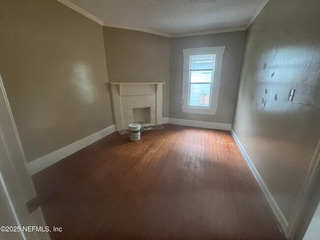 Building Photo - 1228 Winthrop St