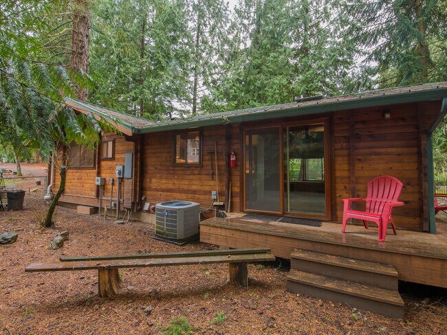 Building Photo - 4546 Dogwood Dr