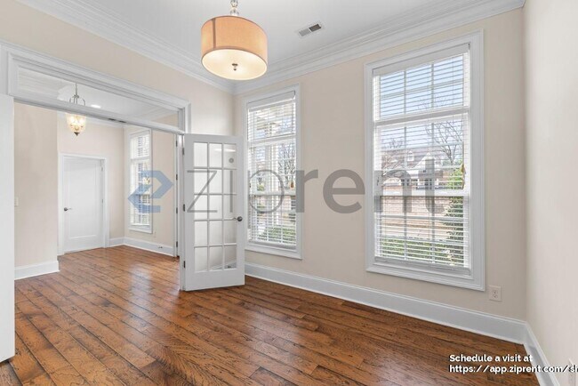 Foto del edificio - 1025 N Sharon Amity Rd