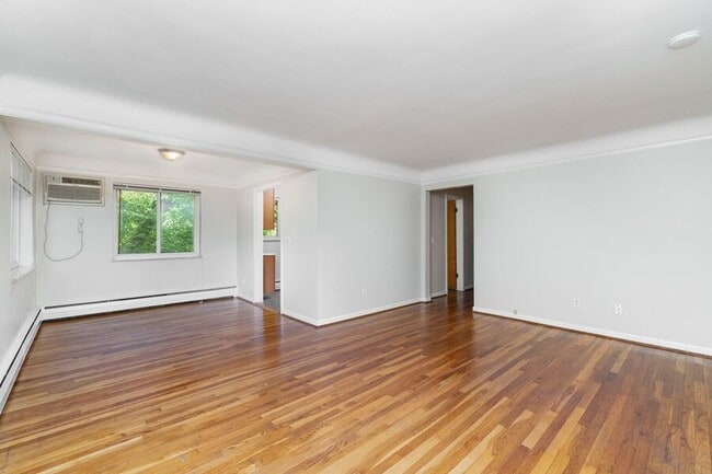 Building Photo - 3525 Linwood Ave