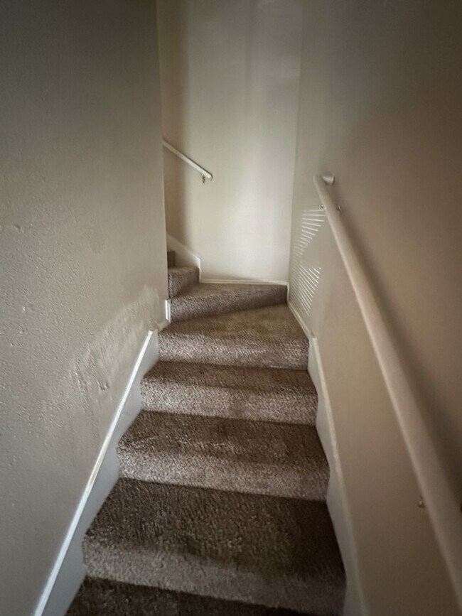 Foto del edificio - AVAILABLE NOW!