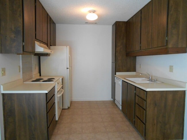 Building Photo - 297 E Bullard Ave