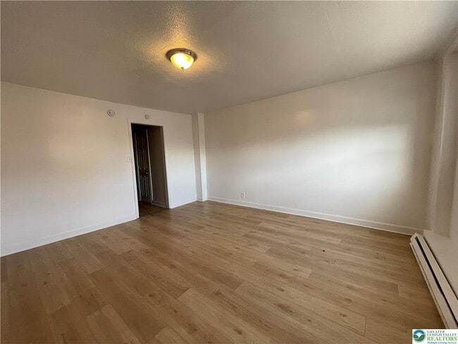 Foto del edificio - 636 Ridge Ave