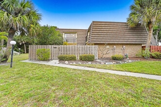Building Photo - 2111 Vista Oaks Cir NE