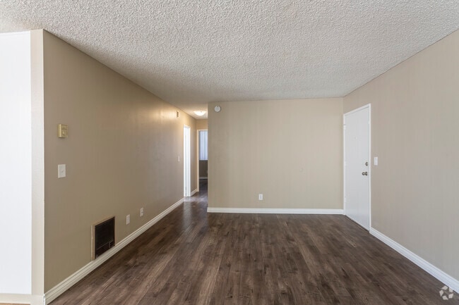 2 BR, 1.5 BA - 885 SF - La Mesa Gardens