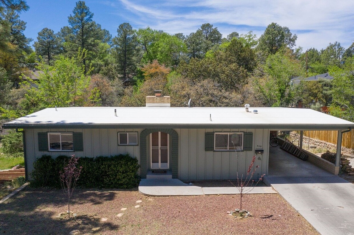 Primary Photo - 545 Mesa Dr