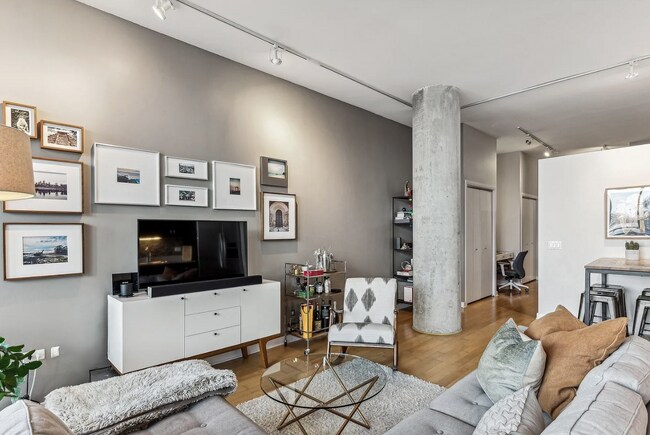 Foto del edificio - 860 W Blackhawk St