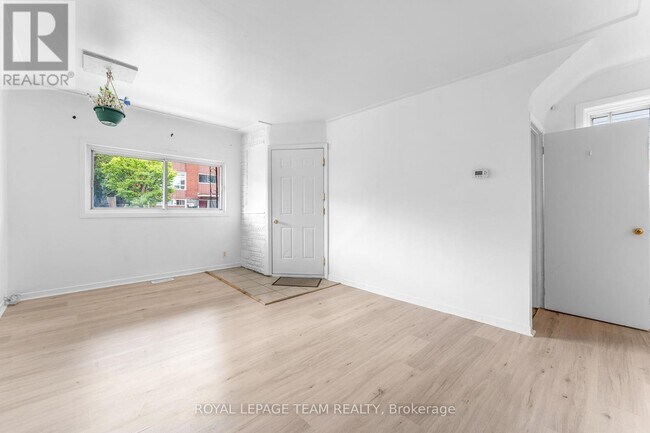 Photo du bâtiment - 111 Marier Ave