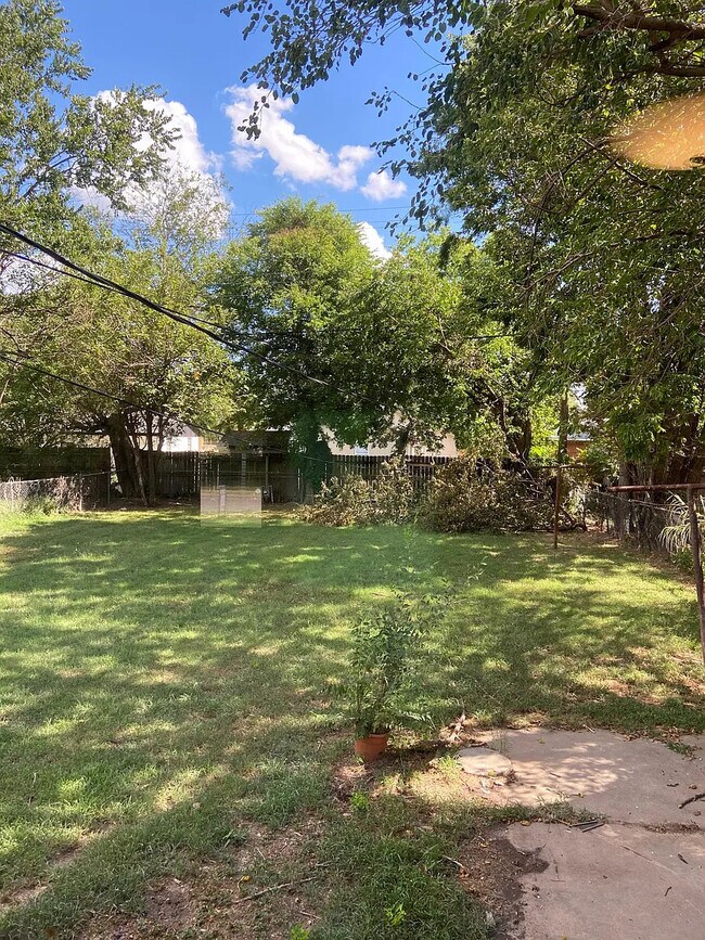 Foto del edificio - 822 Denison Dr