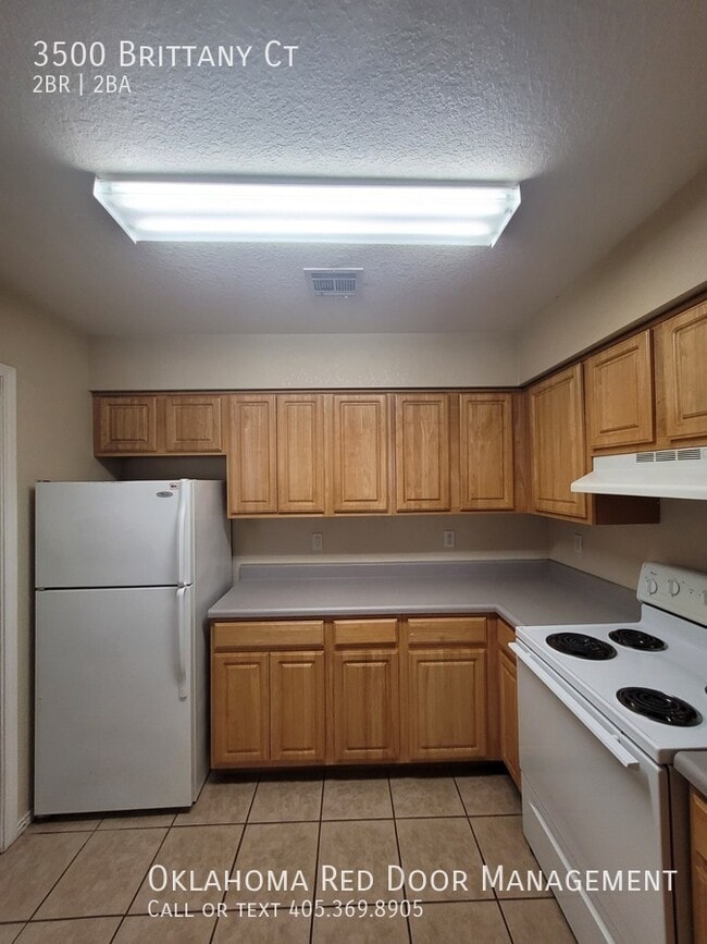 Building Photo - 3500 Brittany Ct