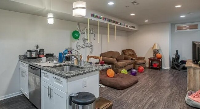 Foto del edificio - 1725 W Montgomery Ave