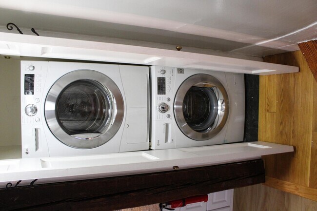 Foto del edificio - 7 Champney Pl