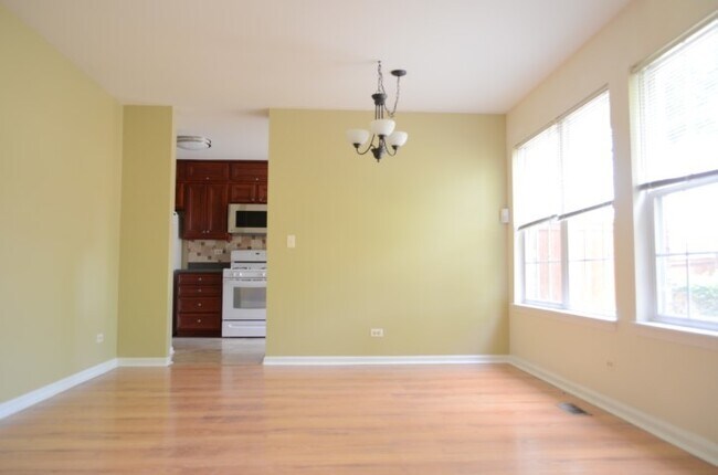 Building Photo - 389 Bloomfield Ct