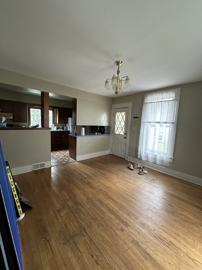 Foto del edificio - Awesome 3 bedroom 1 bath - available for June 1st close to UWEC!