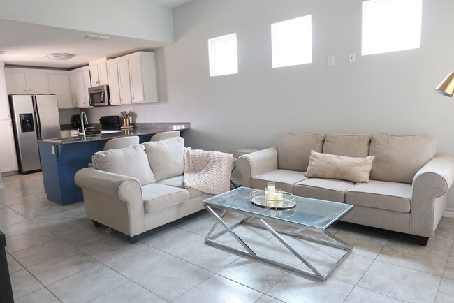 Building Photo - 515 Graneros Ave