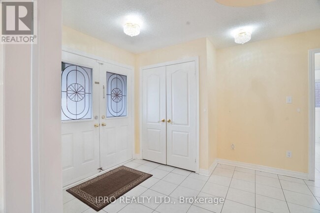 Building Photo - 285 Fernforest Dr