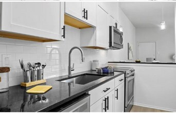 Building Photo - 2627 Douglas Ave