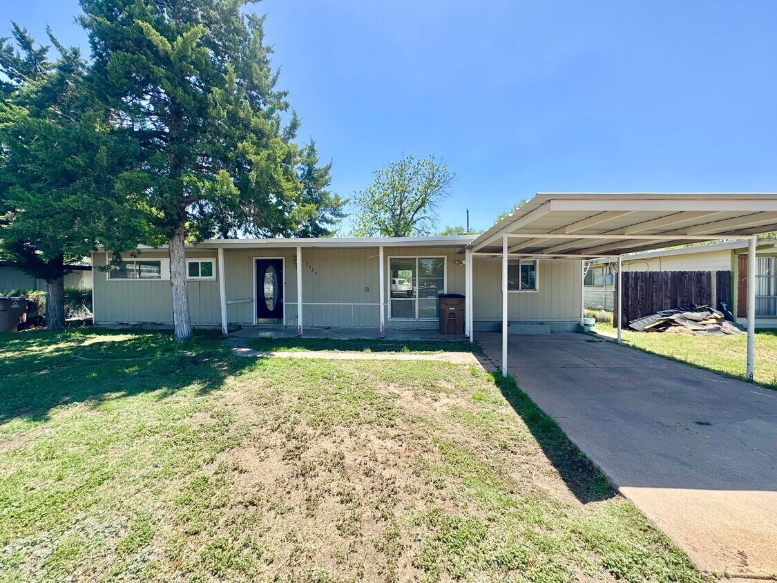 Primary Photo - COZY 3 Bedroom Home Coming Soon!!