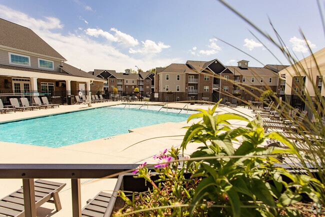 Pool - The Grand at Union Cross