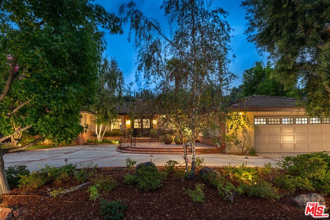 Building Photo - 16012 Meadowcrest Rd