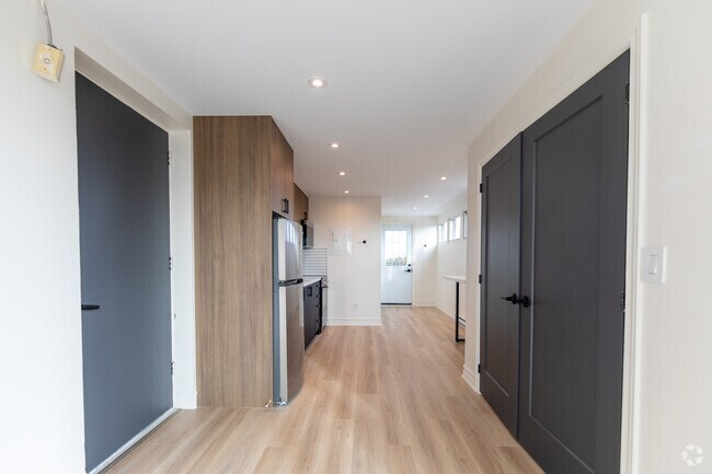 BACHELOR - 465SF - Cuisine - Victoria Village Towers