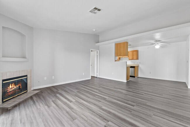 Foto del edificio - 2 Bedroom, 2 Bath Condo Near Nellis Air Fo...