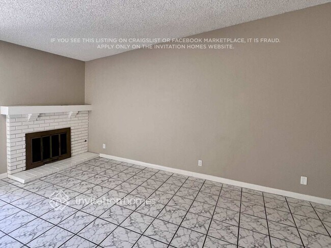 Building Photo - 346 Fuente Dr