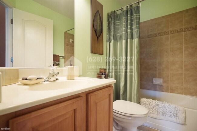 Building Photo - 3 br, 4 bath House - 735 Parev Way -