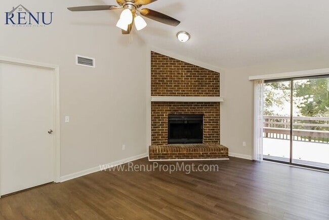 Foto del edificio - This home is available for NO CONTACT show...