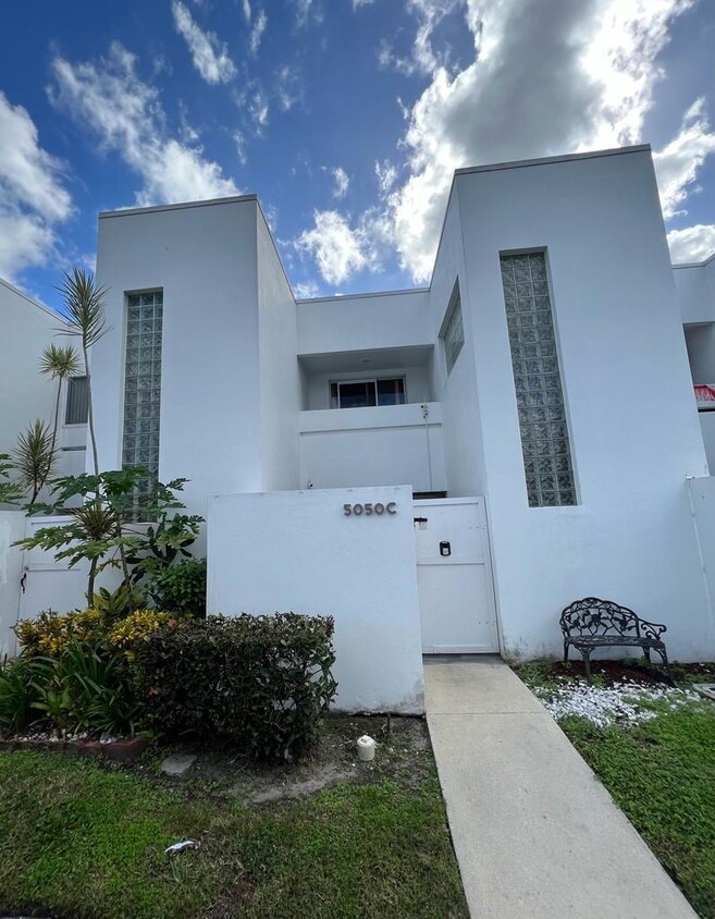 5050 Elmhurst Rd, West Palm Beach, FL 33417 Townhome Rentals in West Palm Beach FL