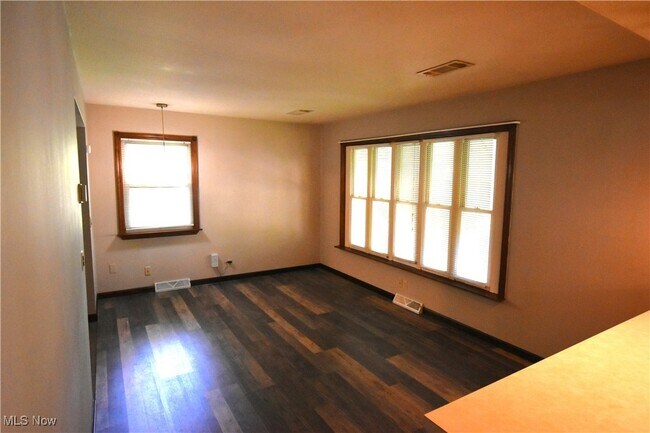 Foto del edificio - 3583 Lloyd Rd